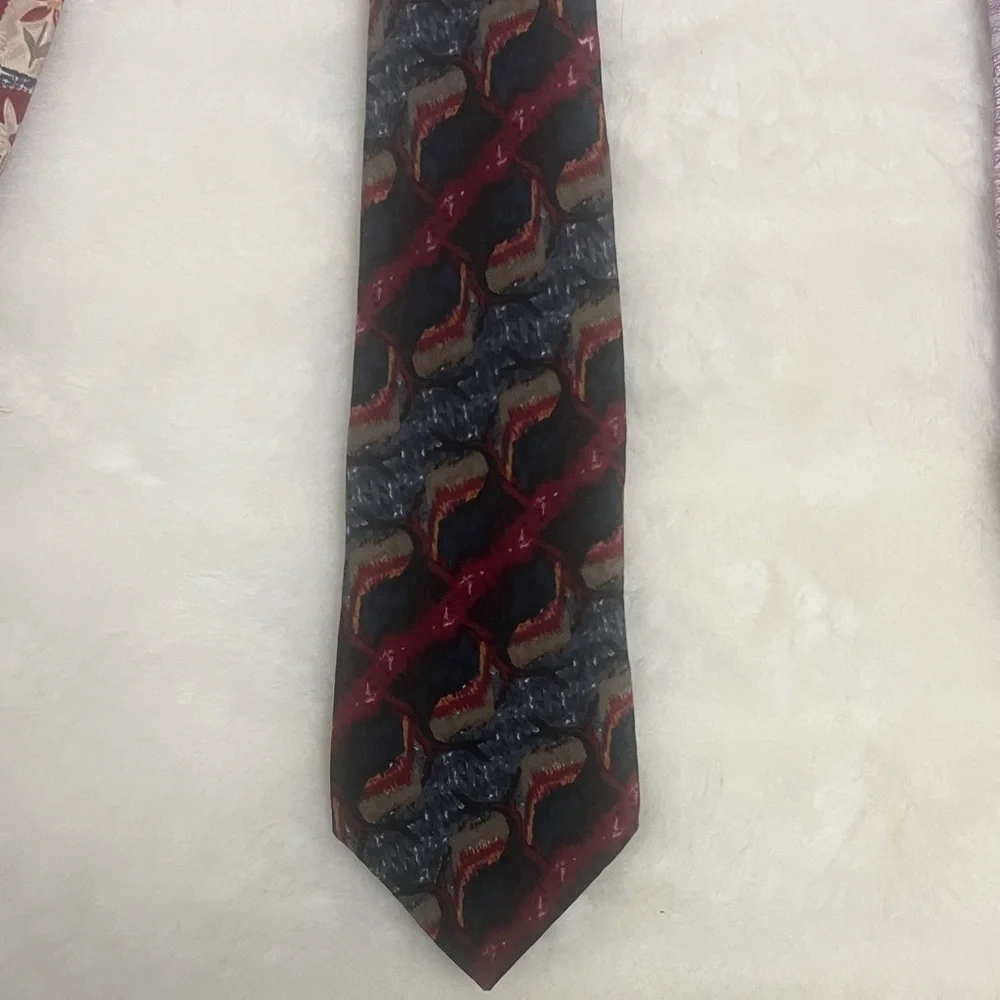 Elegant bundle of 8 hundred percent silk Men's Tie Collection